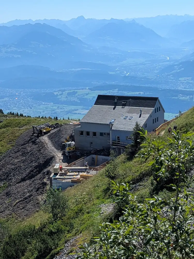 Staubernbaustelle von oben Gasthaus Staubern von oben - Aushub trifft Ausblick